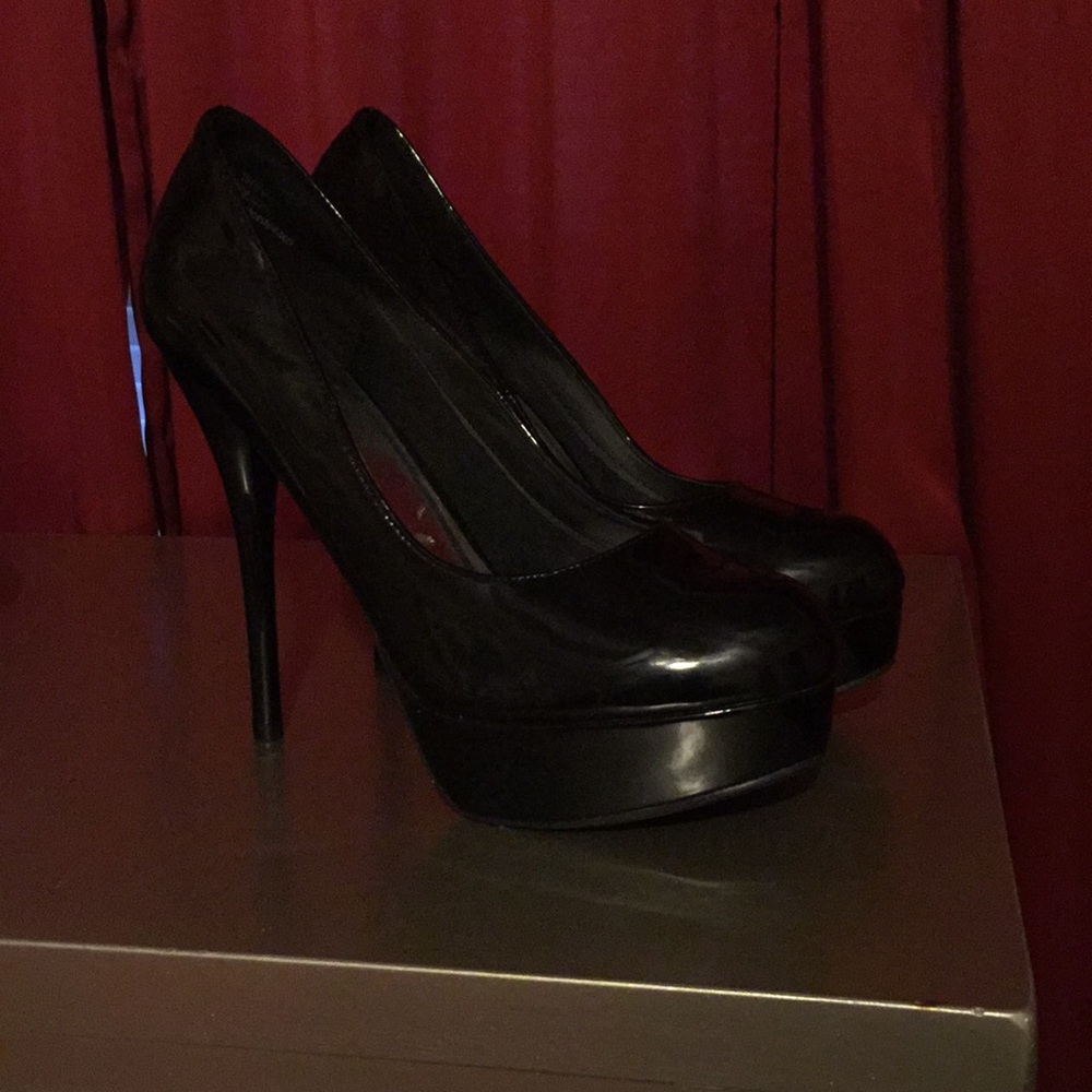 Heels never worn no box no tag be look new